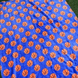 DickS Sporting Goods - Fleece Basketball Blanket Throw